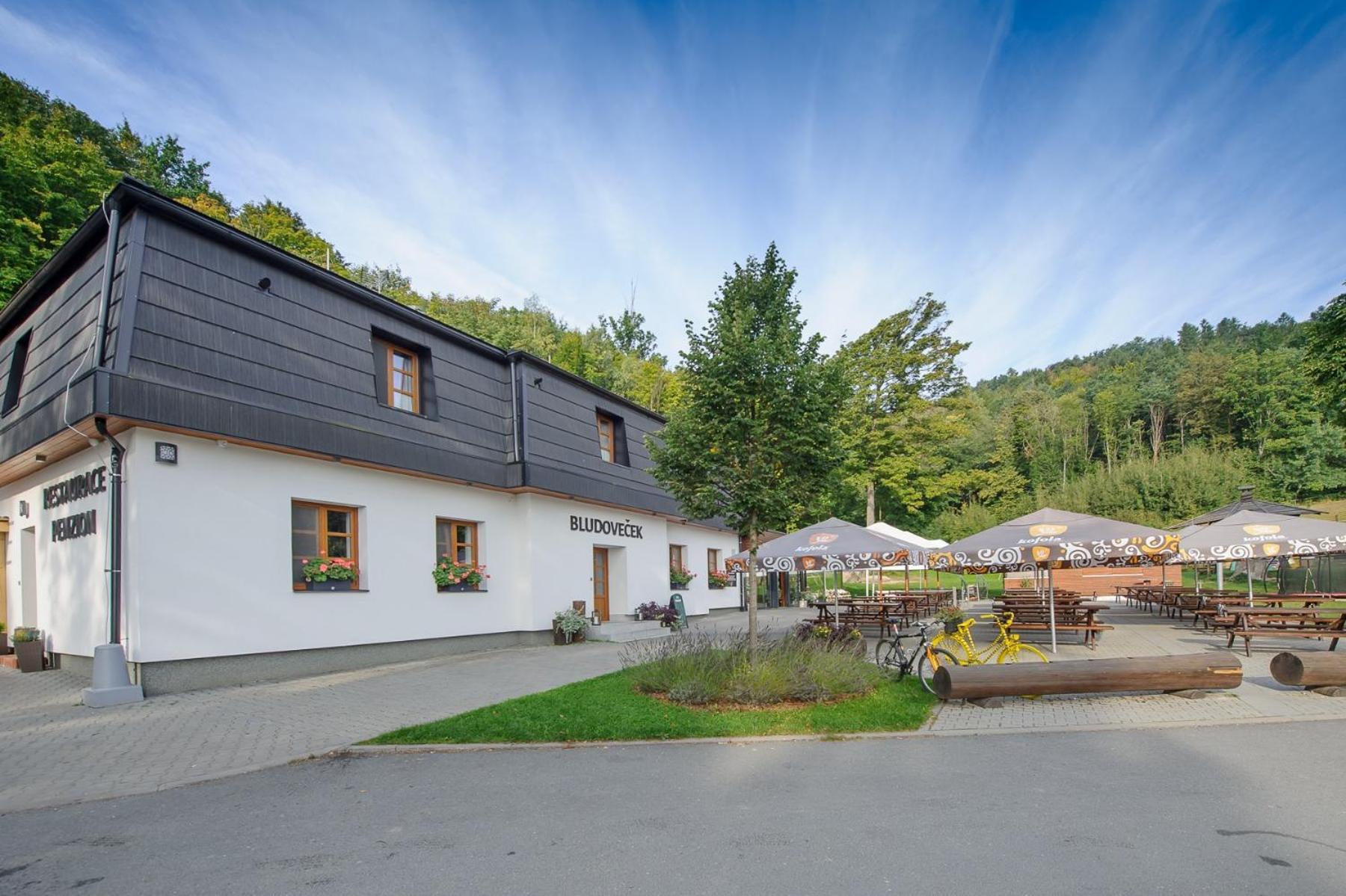 Restaurace A Penzion Bludovecek Exterior photo