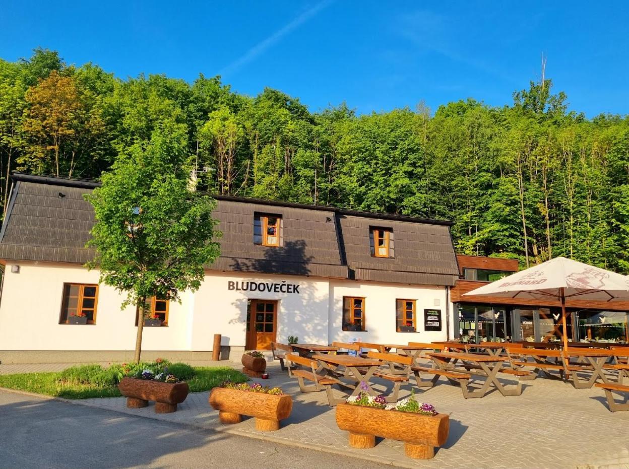 Restaurace A Penzion Bludovecek Exterior photo