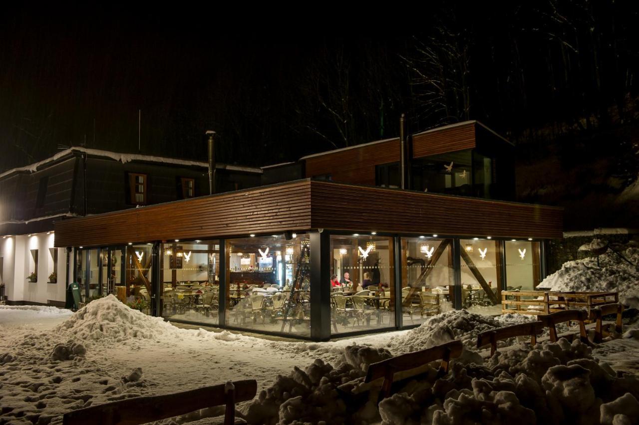 Restaurace A Penzion Bludovecek Exterior photo